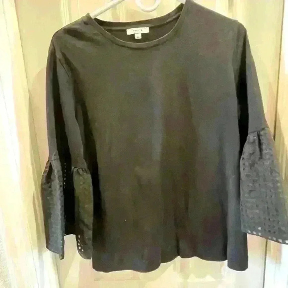 Stella & Dot black t shirt fitting with 3/4 length bell sleeves. Size Medium. - Picture 6 of 7